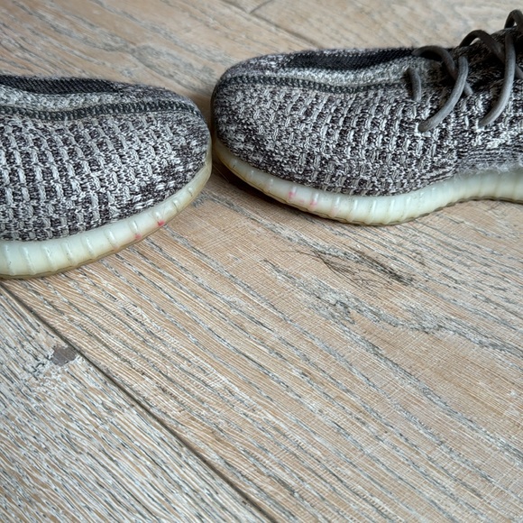 YEEZY AUTHENTIC! Great condition no holes nor rips. Size 3.5 - Picture 6 of 7